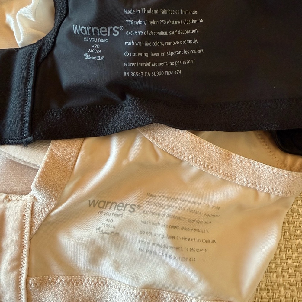 Elegant Black/Cream Women's Warner’s  42D Underwire Bras 2 bras Like New - Picture 5 of 5